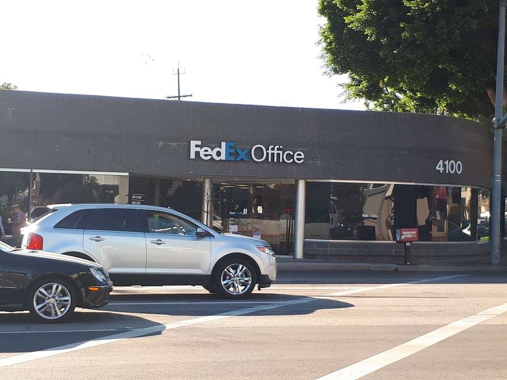 FedEx Office Print & Ship Center | 4100 W Riverside Dr, Burbank, CA 91505, USA | Phone: (818) 567-1044