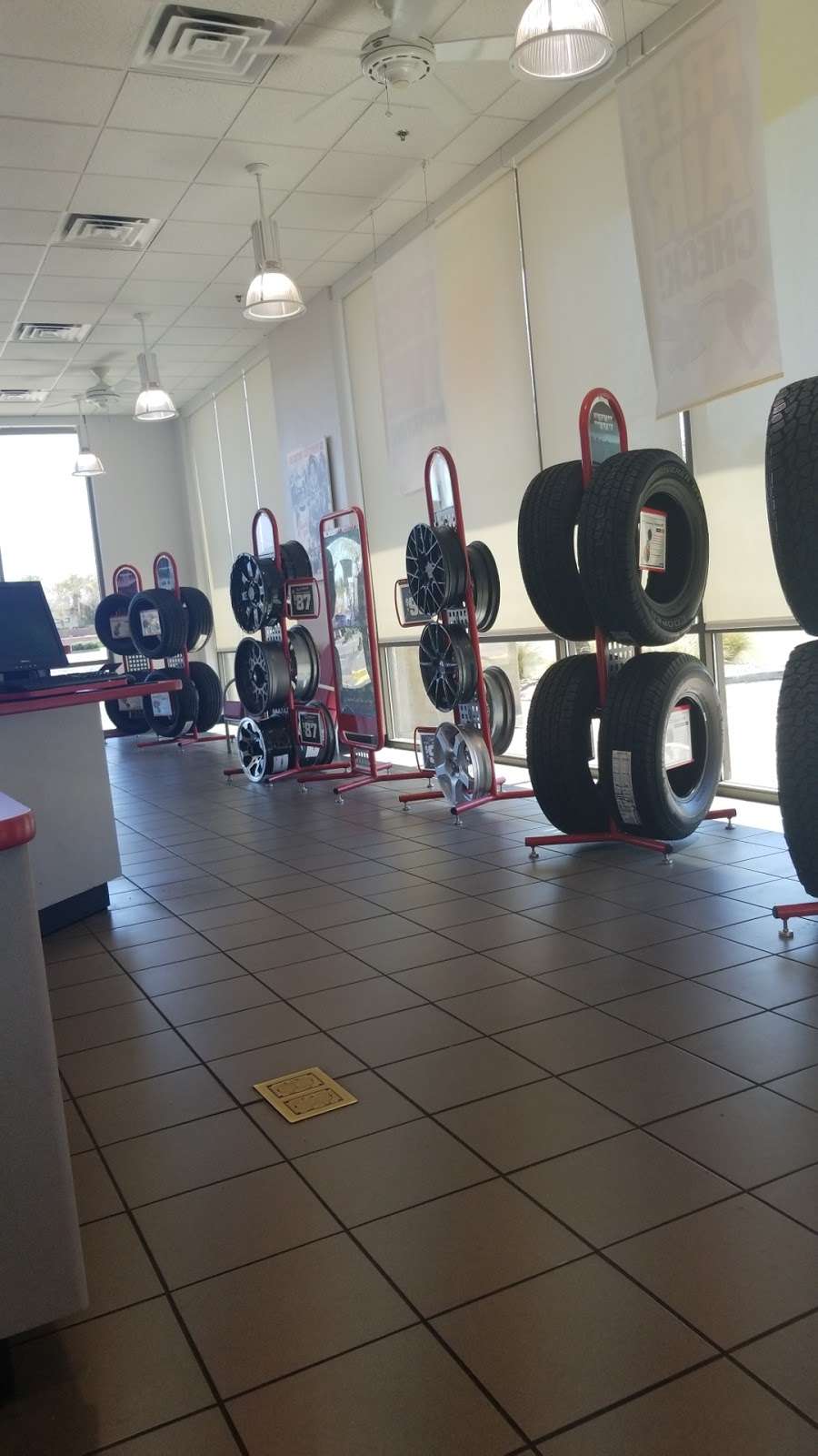 Discount Tire | 432 W Lake Mead Pkwy, Henderson, NV 89015, USA | Phone: (702) 558-1673