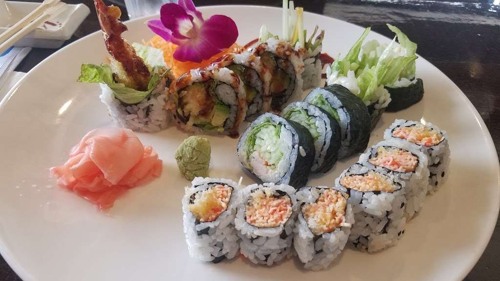 Yamato Hibachi and Sushi | 375 Putnam Pike #30, Smithfield, RI 02917, USA | Phone: (401) 231-1888