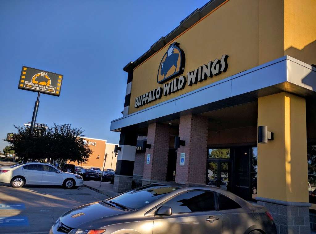 Buffalo Wild Wings | 2315 Interstate 20 West, Grand Prairie, TX 75052, USA | Phone: (972) 641-9464