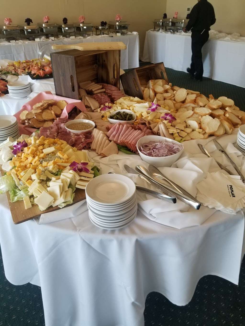 Poplar Creek Grill | 1700 Coyote Point Dr, San Mateo, CA 94401, USA | Phone: (650) 522-7526