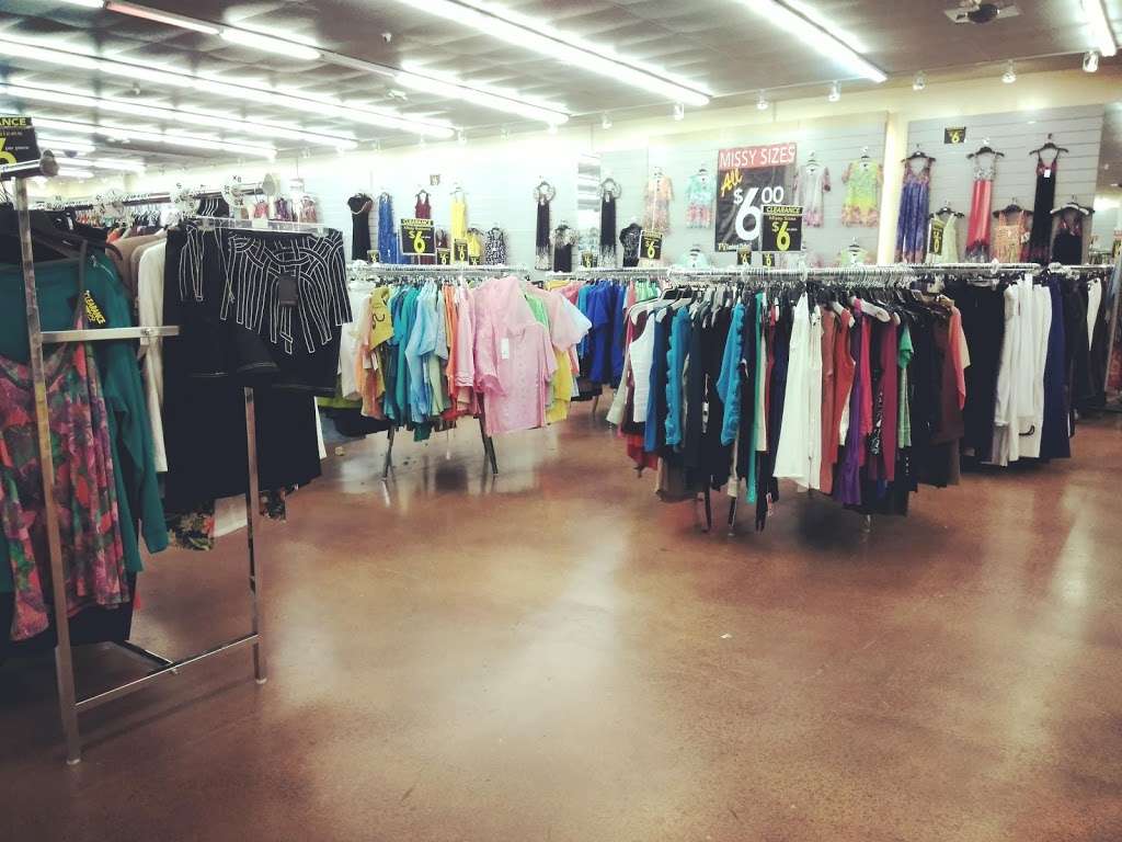 TV Fashion Outlet Duncanville | 319 S Cedar Ridge Dr, Duncanville, TX 75116, USA | Phone: (972) 572-1764