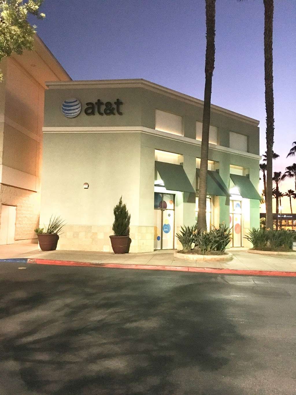 AT&T Store | 15714 Whittwood Ln, Whittier, CA 90603 | Phone: (562) 943-0257