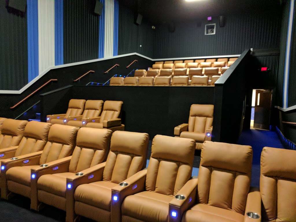 Cinema 7: Classic Cinemas | 101 Duvick Ave, Sandwich, IL 60548, USA | Phone: (815) 786-1999