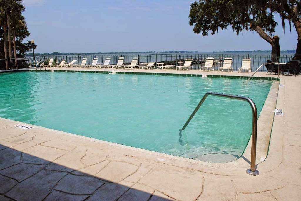 Lakeside Inn | 100 Alexander St, Mt Dora, FL 32757, USA | Phone: (352) 383-4101