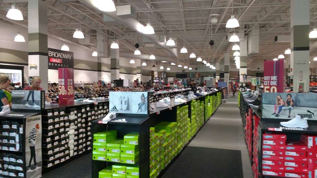 Off Broadway Shoe Warehouse | 1811 Village West Pkwy #0115, Kansas City, KS 66111, USA | Phone: (913) 788-2701