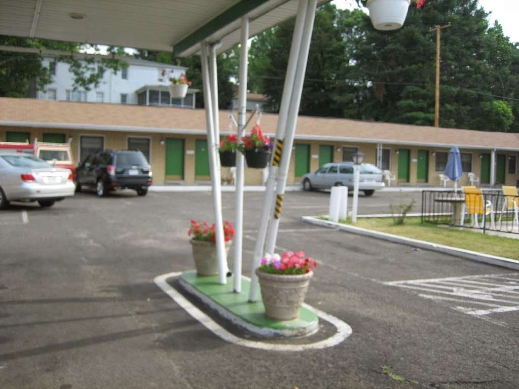 Twi-Lite Motel | 53 W 14th St, Front Royal, VA 22630, USA | Phone: (540) 635-4148