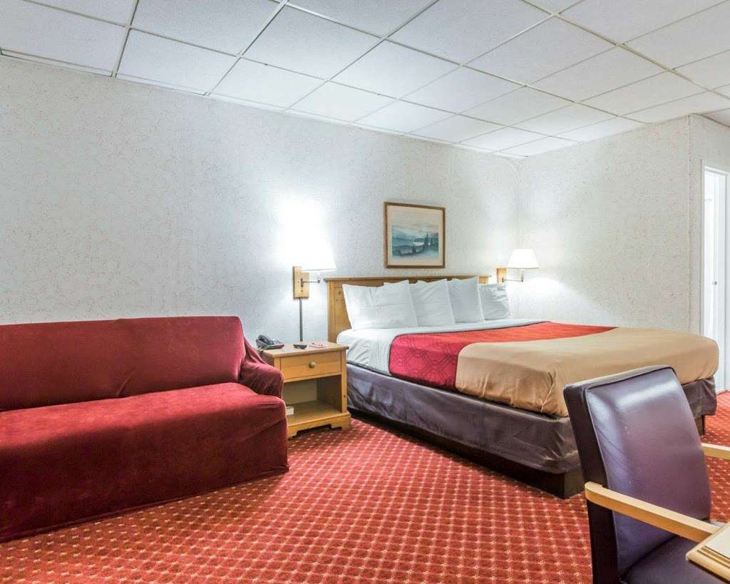 Econo Lodge Near Stewart International Airport | New York 32, 310 Windsor Hwy, Newburgh, NY 12550 | Phone: (845) 561-6620