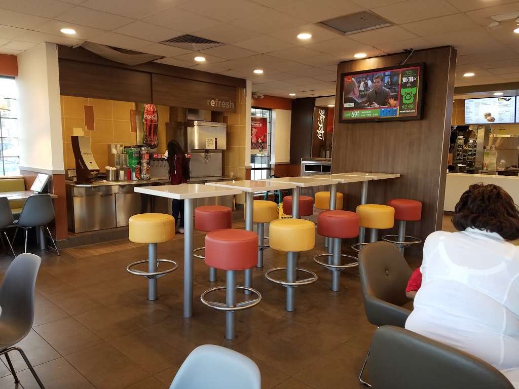 McDonalds | 17523 Pioneer Blvd, Artesia, CA 90701, USA | Phone: (562) 865-7622