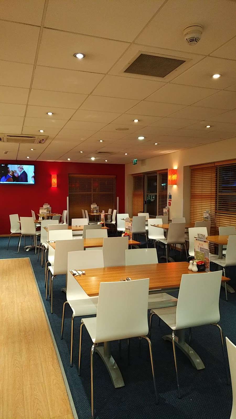 Travelodge Stansted Great Dunmow | Chelmsford Rd, Dunmow CM6 1LW, UK | Phone: 0871 984 6313