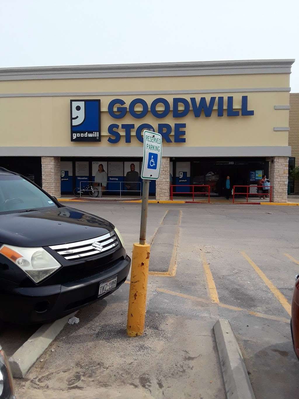 Goodwill Store and Donation Station | 5722 Walzem Rd #103, San Antonio, TX 78218, USA | Phone: (210) 924-8581