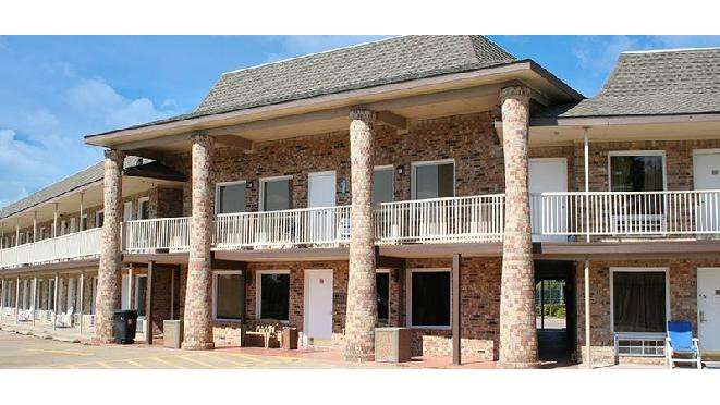 Lakeview Hotel | 1, Brigid Ct, West Columbia, TX 77486, USA | Phone: (979) 705-3328