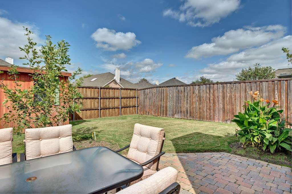 4 Seasons Senior Living | 2208 Peachtree Ln, Lewisville, TX 75067, USA | Phone: (972) 584-9880