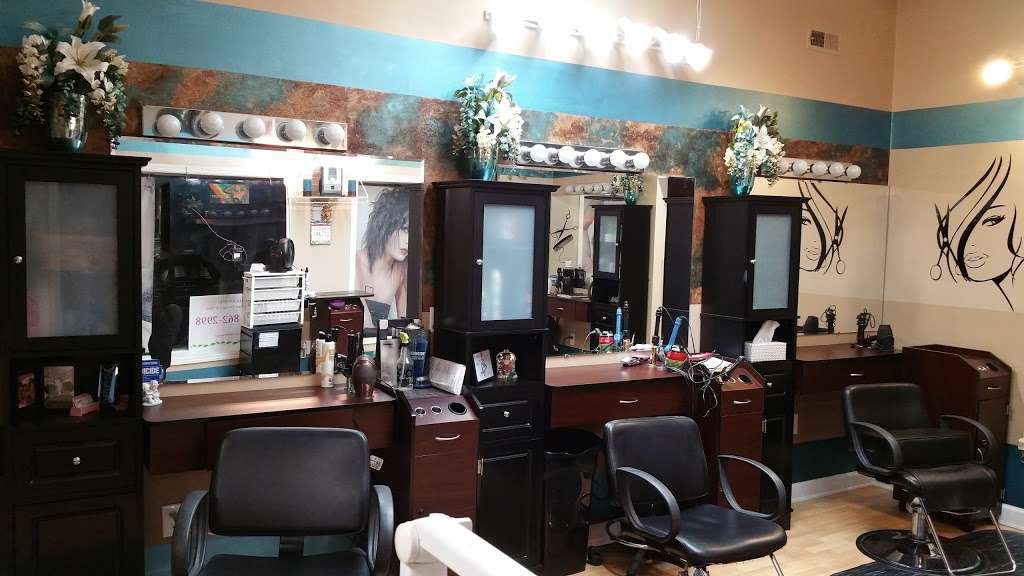 Silhouettes Family Hair Designs | 7631 Southeastern Ave, Wanamaker, IN 46239, USA | Phone: (317) 862-2998