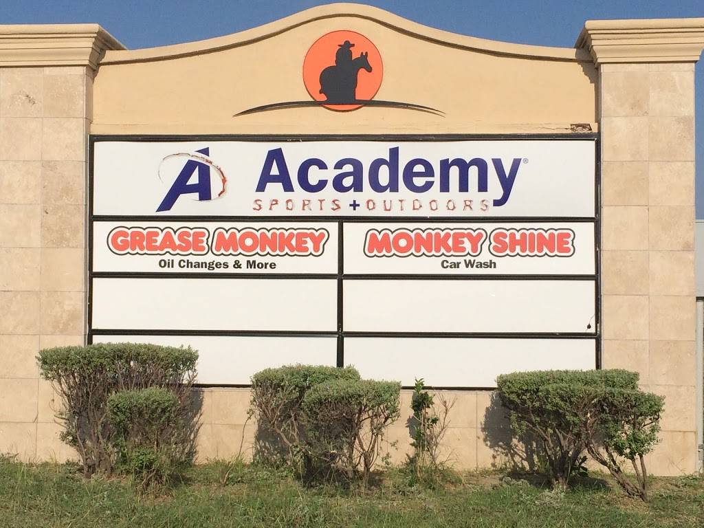 Grease Monkey | 2518 Bob Bullock Loop, Laredo, TX 78045, USA | Phone: (956) 319-9871