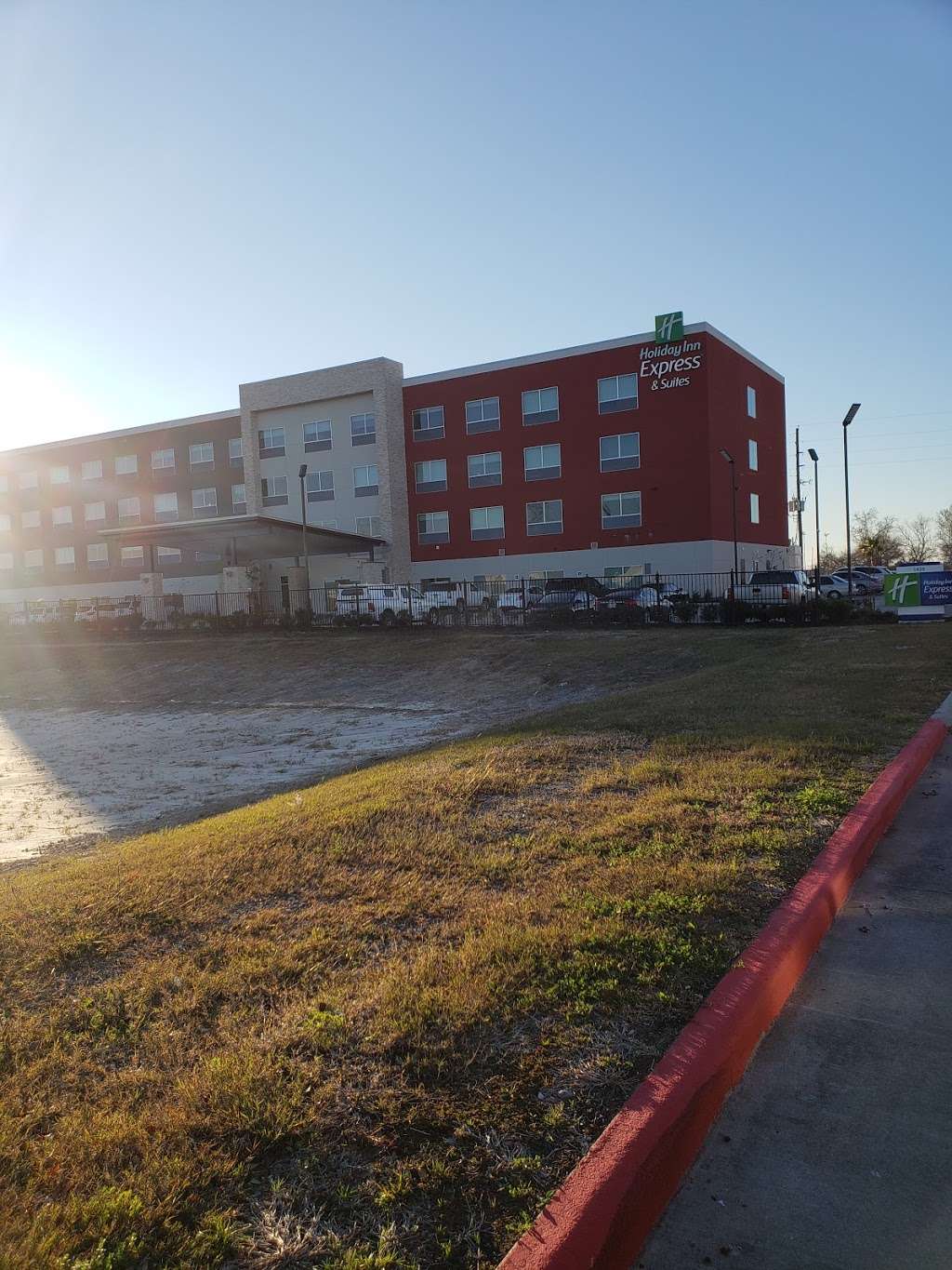 Holiday Inn Express & Suites Houston IAH - Beltway 8 | 1920 N Sam Houston Pkwy E, Houston, TX 77032 | Phone: (346) 571-6670