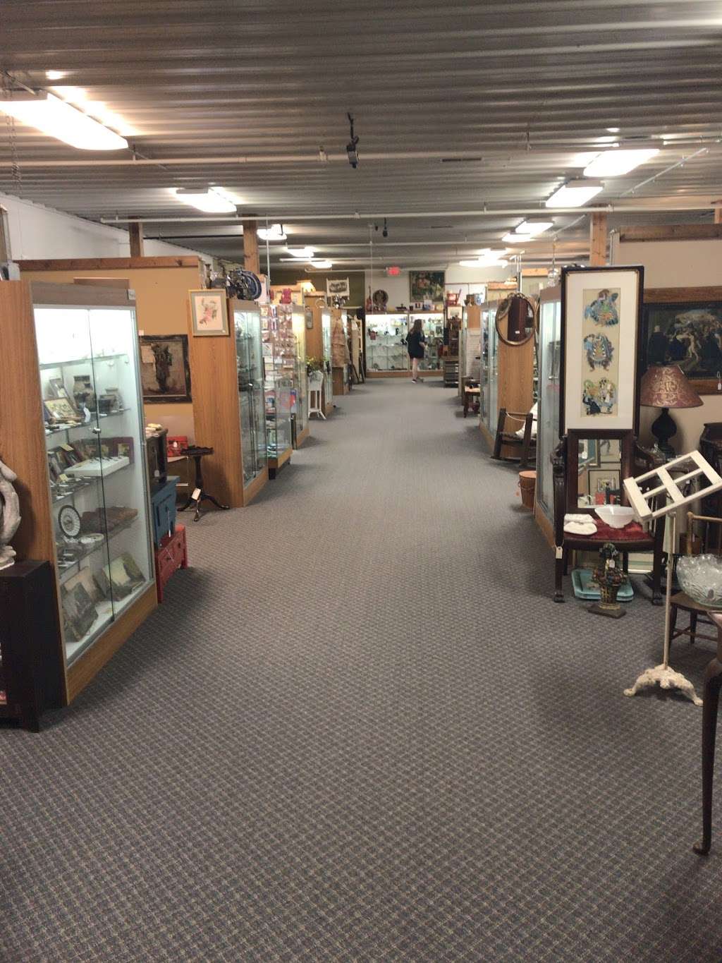 Gurnee Antique Market | 5742 Northridge Dr, Gurnee, IL 60031, USA | Phone: (847) 782-9094