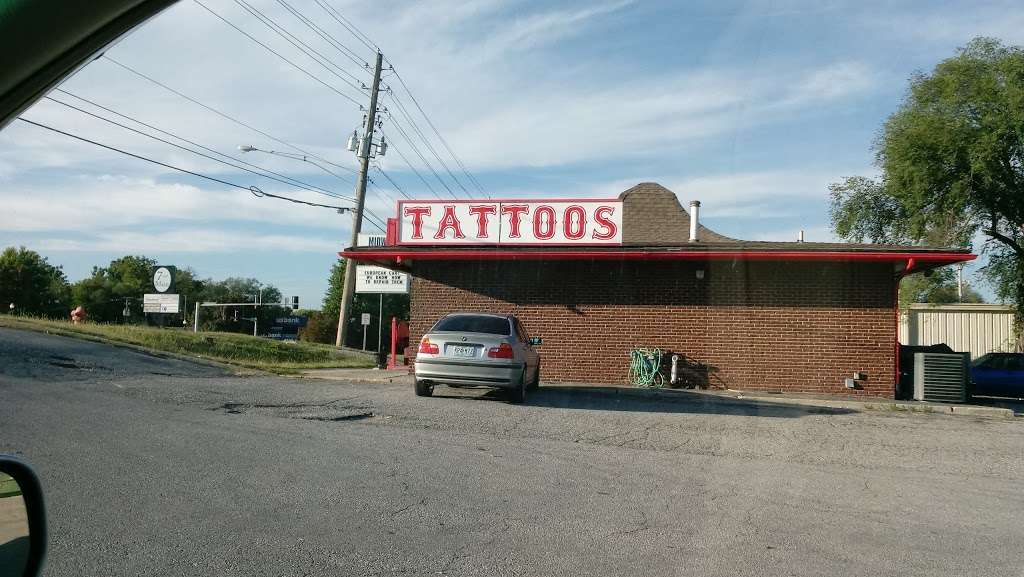 Butchs Tattoo and Body Piercing - store  | Photo 8 of 10 | Address: 106 MO-7, Blue Springs, MO 64014, USA | Phone: (816) 229-7200