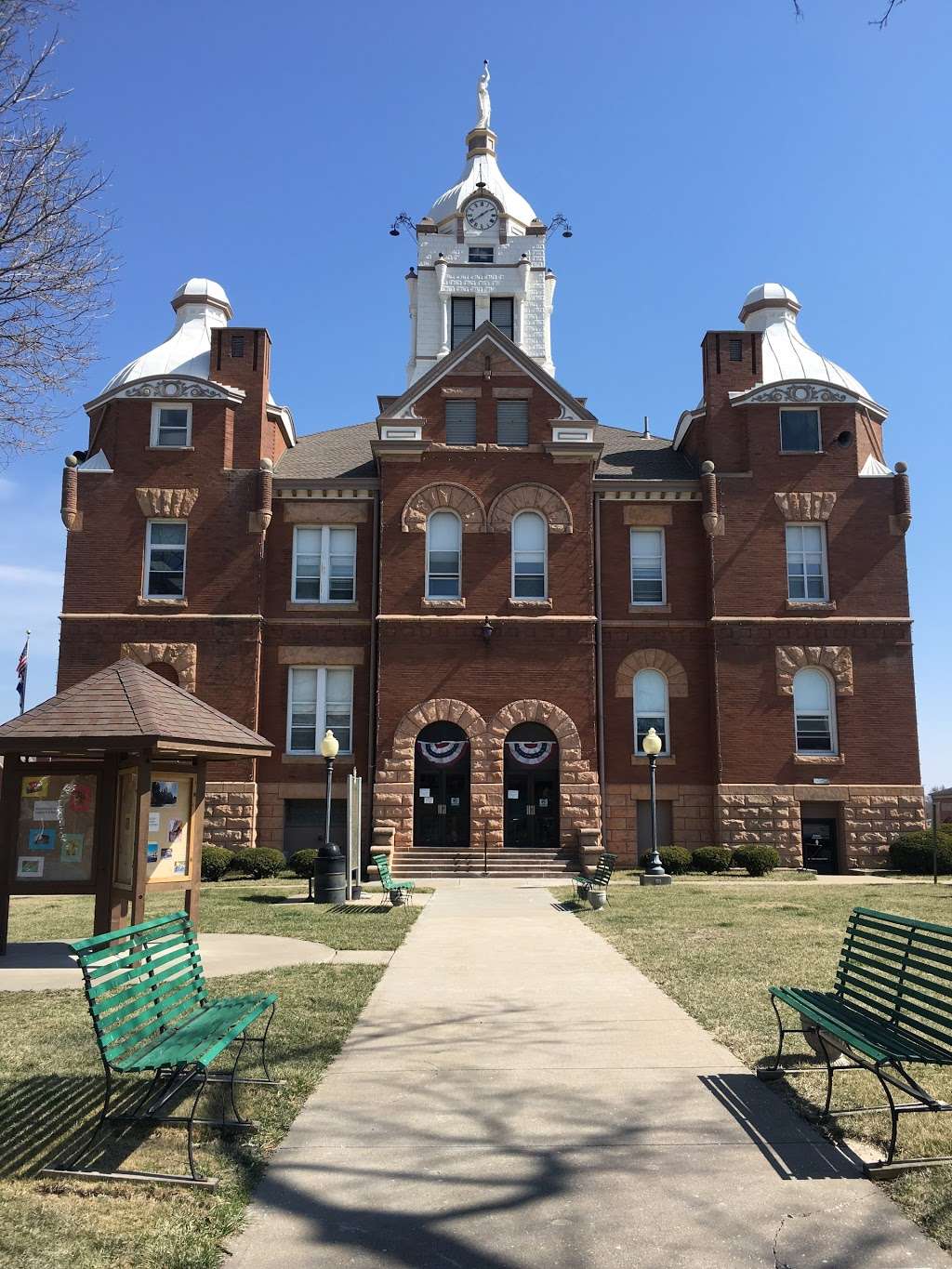 Andrew County Courthouse | 411 Court St, Savannah, MO 64485, USA | Phone: (816) 324-3921