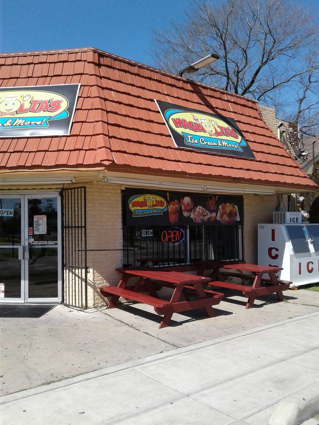 Magnolias Ice Cream & More | 6421 Brady St, Houston, TX 77011, USA | Phone: (713) 926-7472