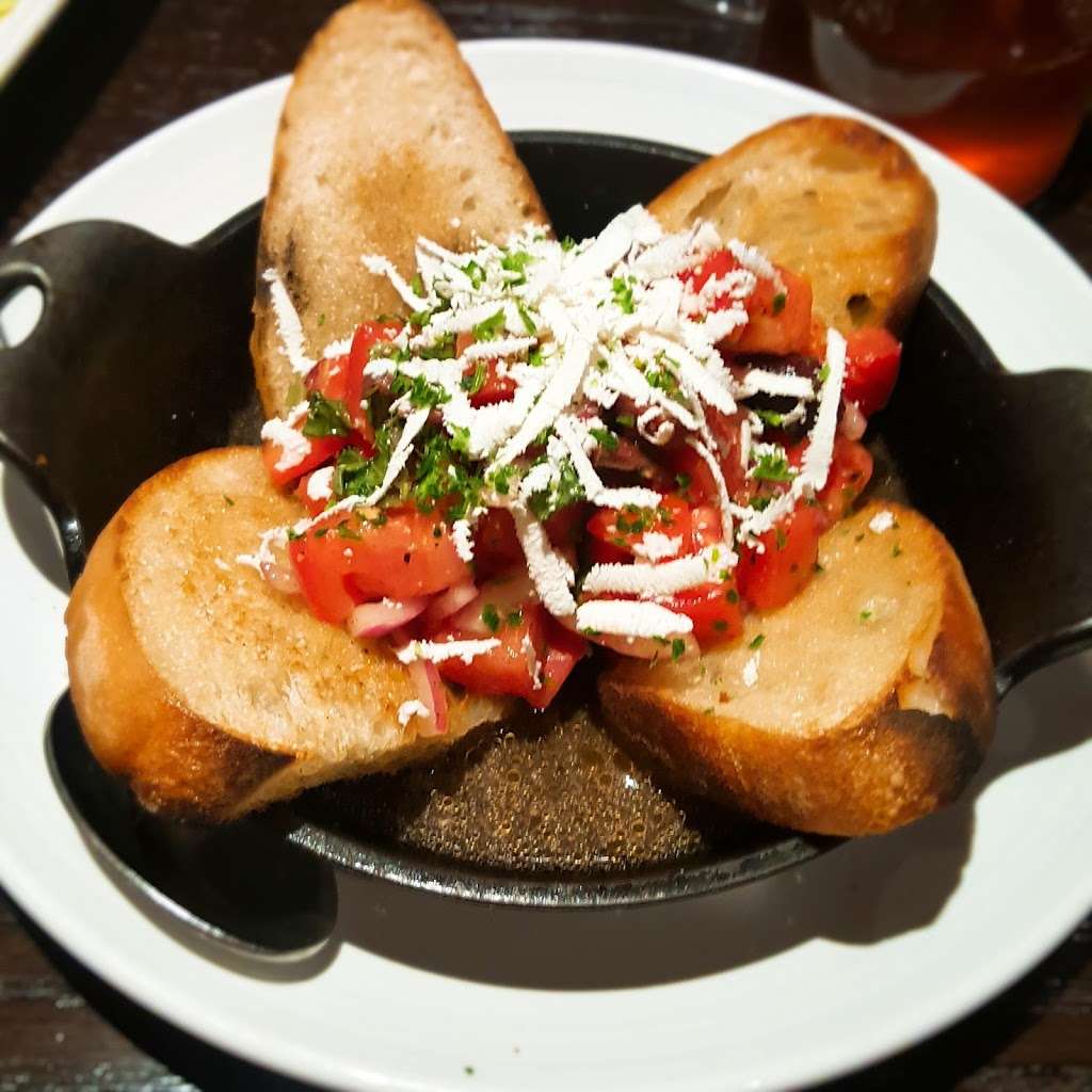 Carrabbas Italian Grill | 8702 Vineland Ave, Orlando, FL 32821, USA | Phone: (407) 938-0015