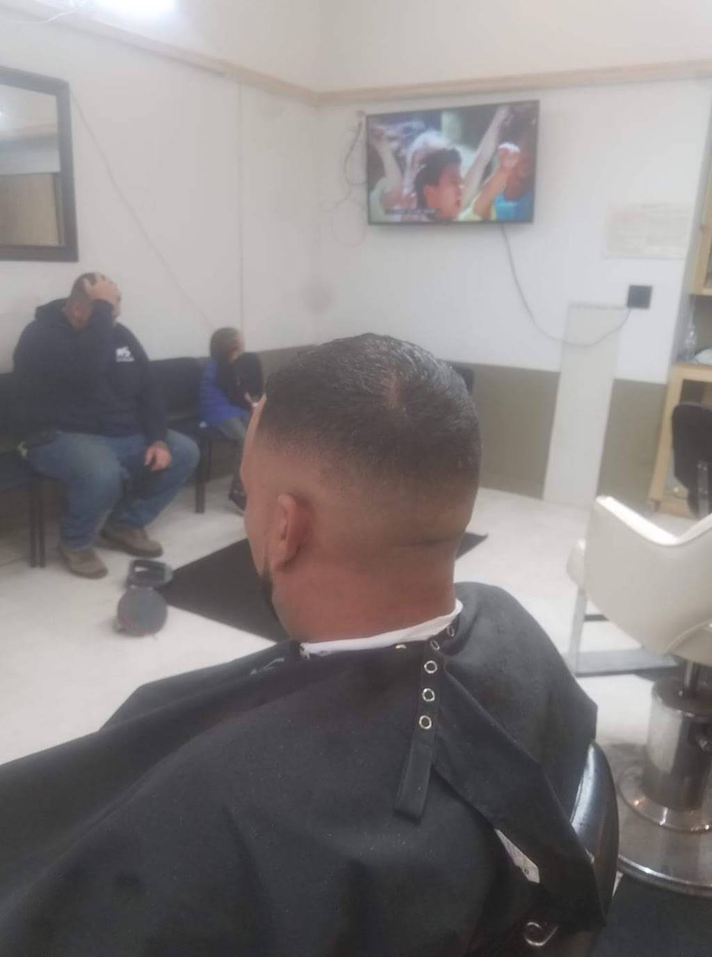 Scotts Barbershop | 307 Fassett St, Toledo, OH 43605, USA | Phone: (419) 481-2180