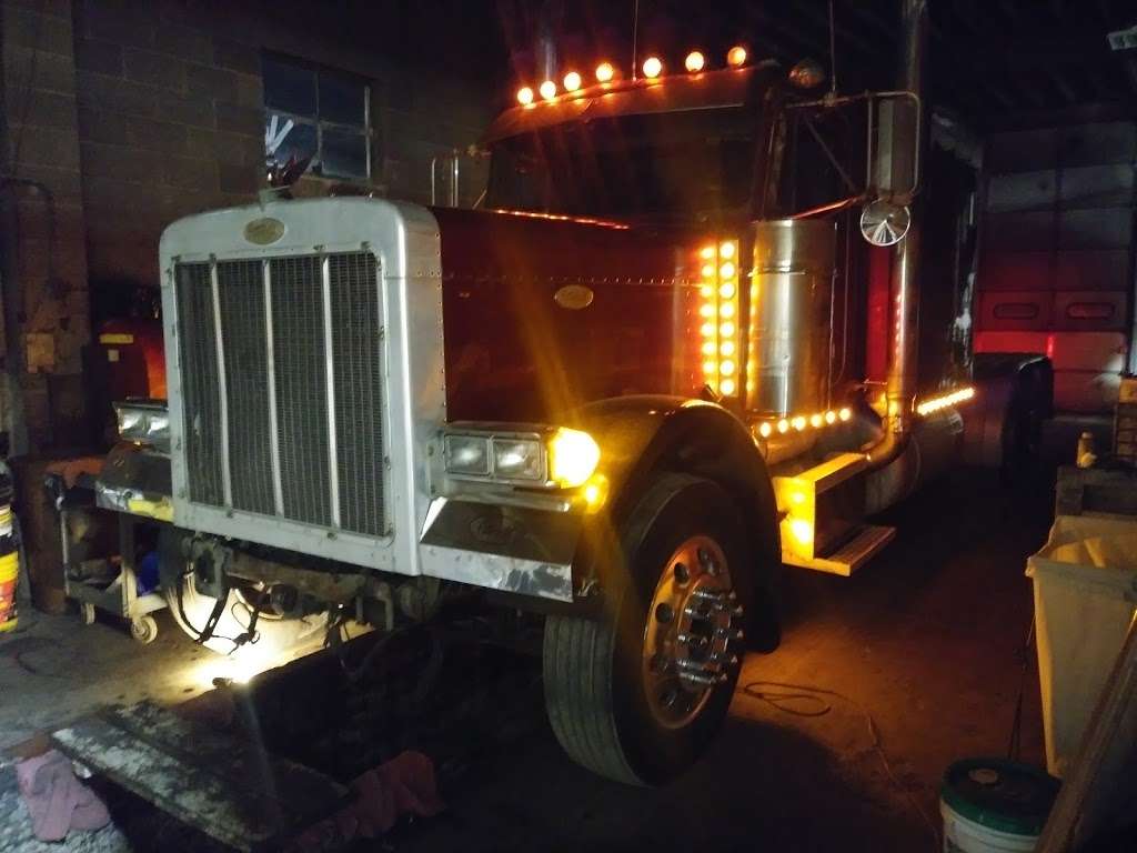 Glaser Trucking Service | 2513 Liberty Landing Rd, Liberty, MO 64068, USA | Phone: (816) 792-3193