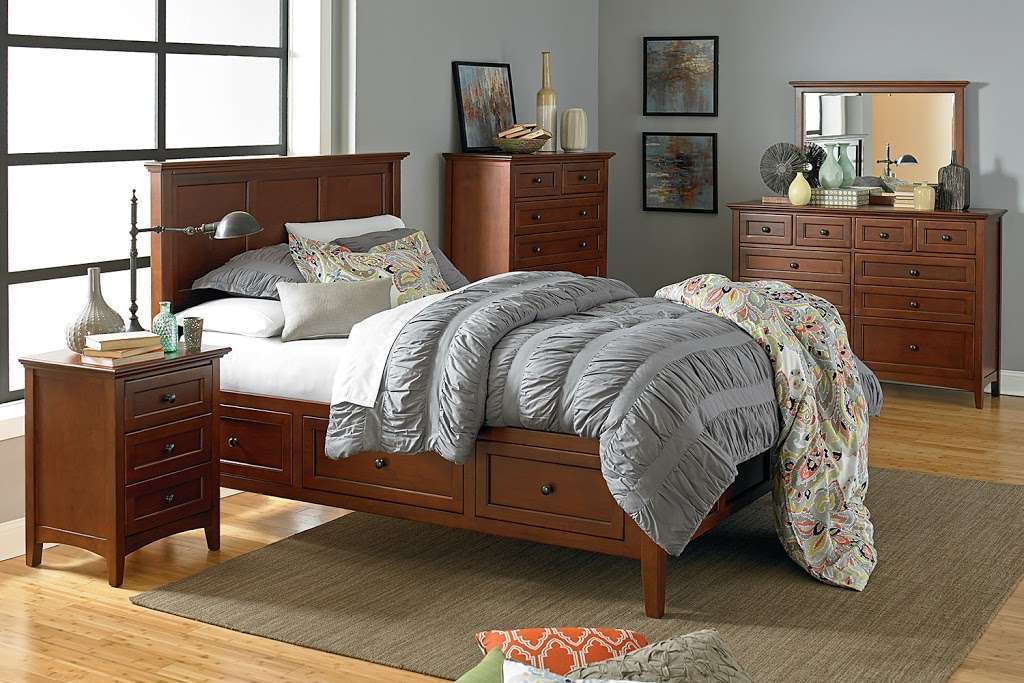 Howard Hill Furniture | 7937 S Crescent Blvd, Pennsauken Township, NJ 08109, USA | Phone: (856) 663-0560