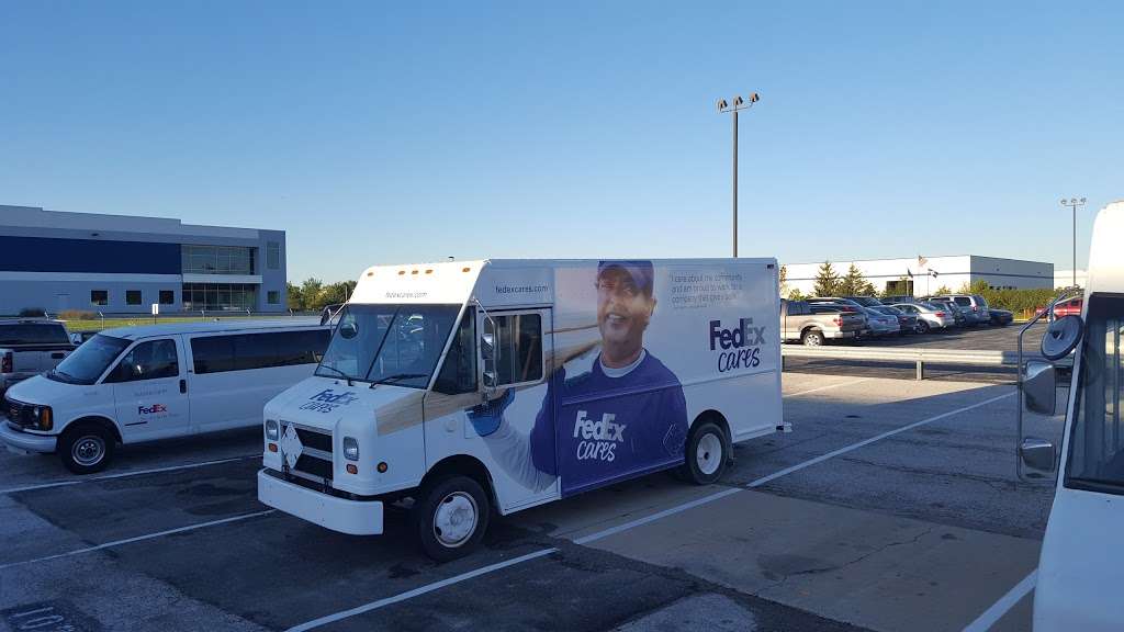 FedEx Express Ship Center | 3825 Hanna Cir, Indianapolis, IN 46241, USA | Phone: (317) 241-5050