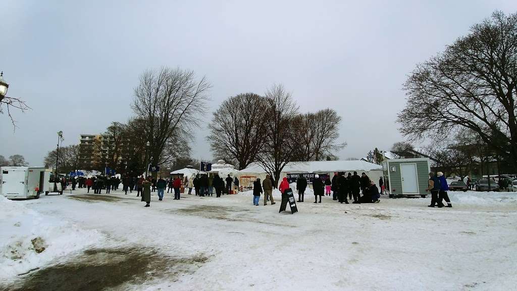 Lake Geneva Visitors Center | 201 Wrigley Dr, Lake Geneva, WI 53147, USA | Phone: (800) 345-1020