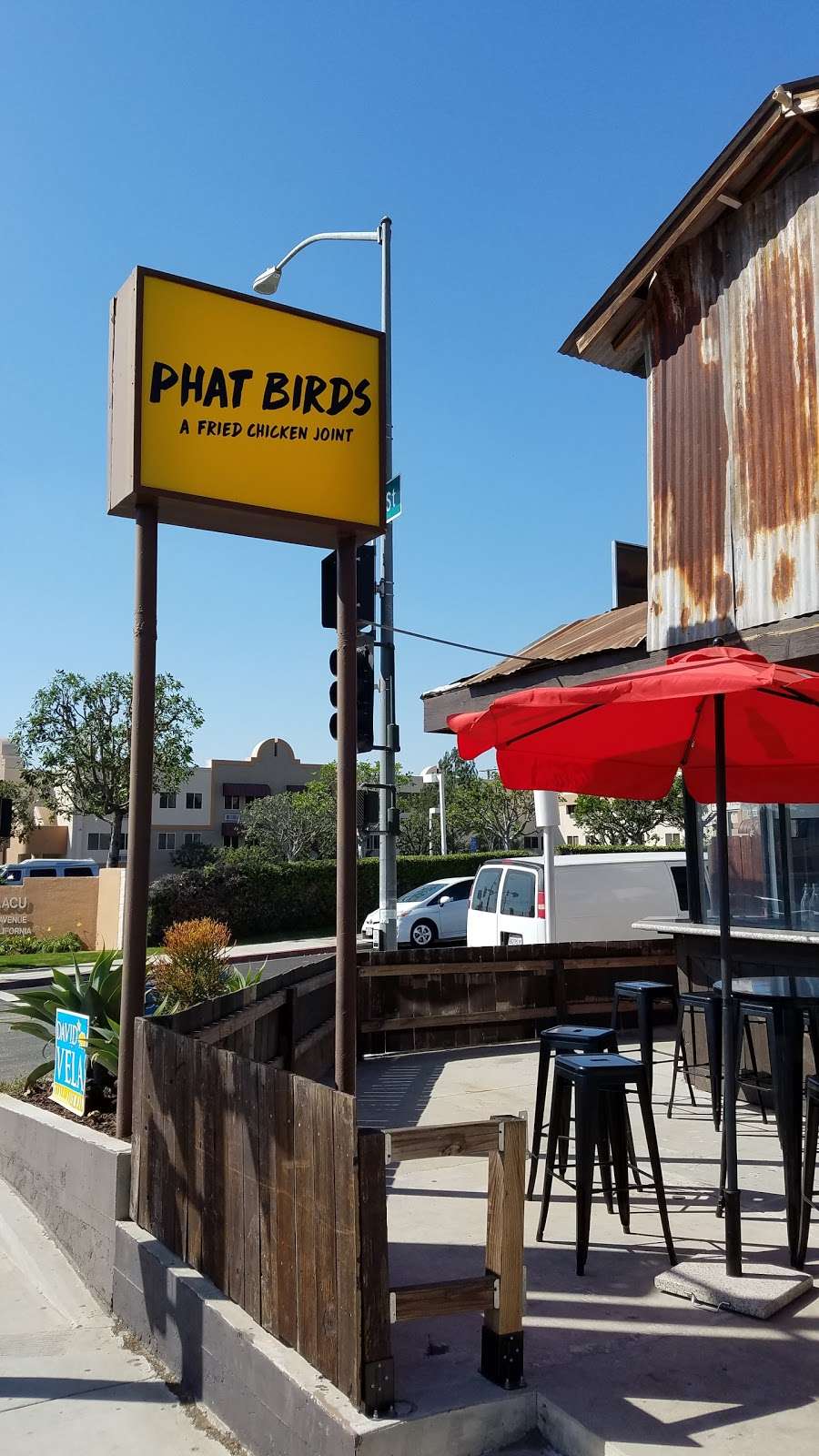 Phat Birds | 4701 E 3rd St, Los Angeles, CA 90022, USA | Phone: (323) 943-9191