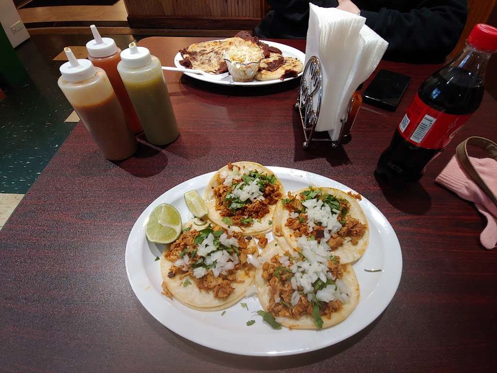 El Roble Restaurant Salvadoreño | 900 Schuylkill Ave, Reading, PA 19601 | Phone: (484) 845-8054