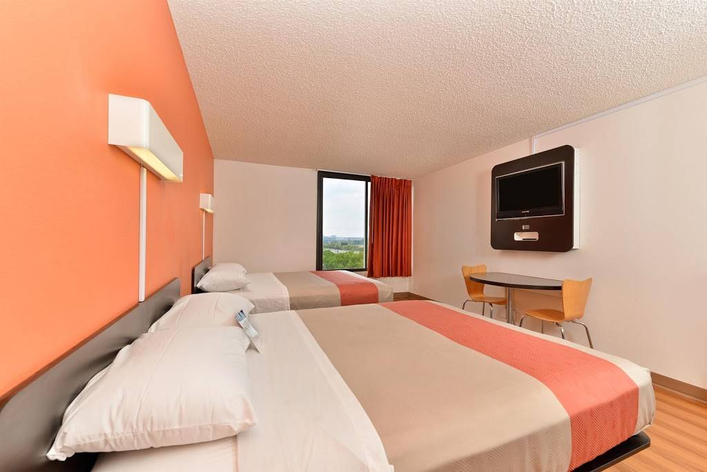 Motel 6 Fort Worth, TX - Downtown East | 2425 Scott Ave, Fort Worth, TX 76103, USA | Phone: (817) 535-2591