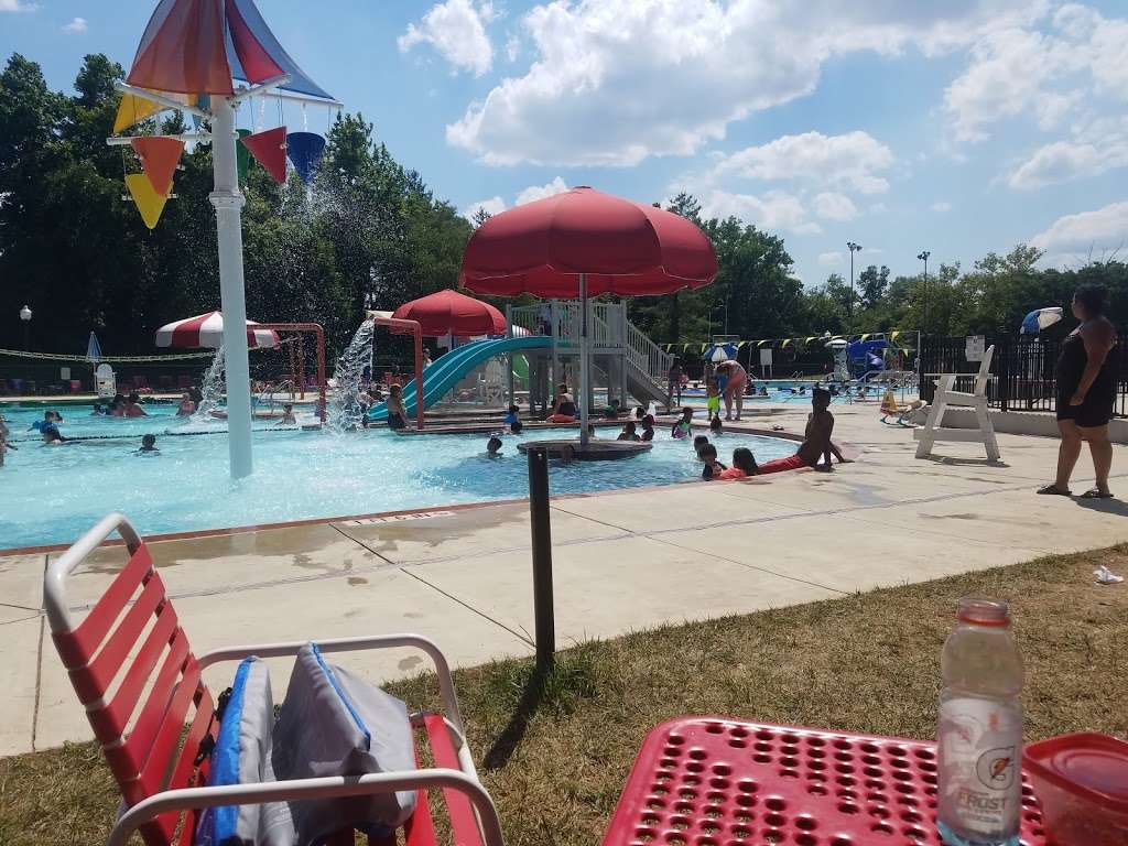 Ellen E Linson Swimming Pool | Parkway, 5211 Paint Branch Dr, College Park, MD 20740 | Phone: (301) 277-3719