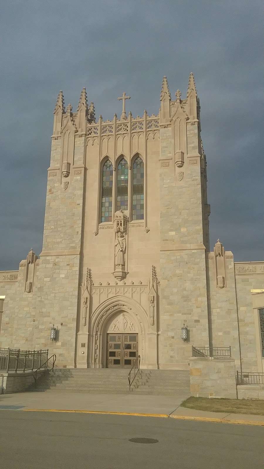 Queen of Heaven Catholic Cemetery & Mausoleums | 1400 S Wolf Rd, Hillside, IL 60162, USA | Phone: (708) 449-8300