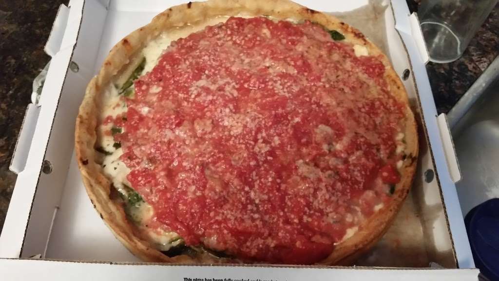 Lou Malnatis Pizzeria | 343 E Geneva Rd, Carol Stream, IL 60188 | Phone: (630) 668-7200