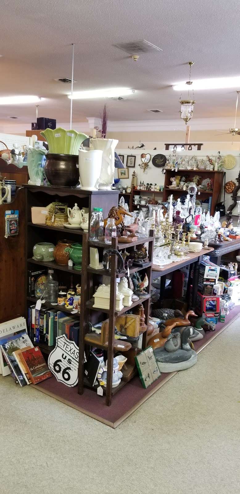 Heritage Antiques Market | 16168 Coastal Hwy, Lewes, DE 19958, USA | Phone: (302) 645-2309