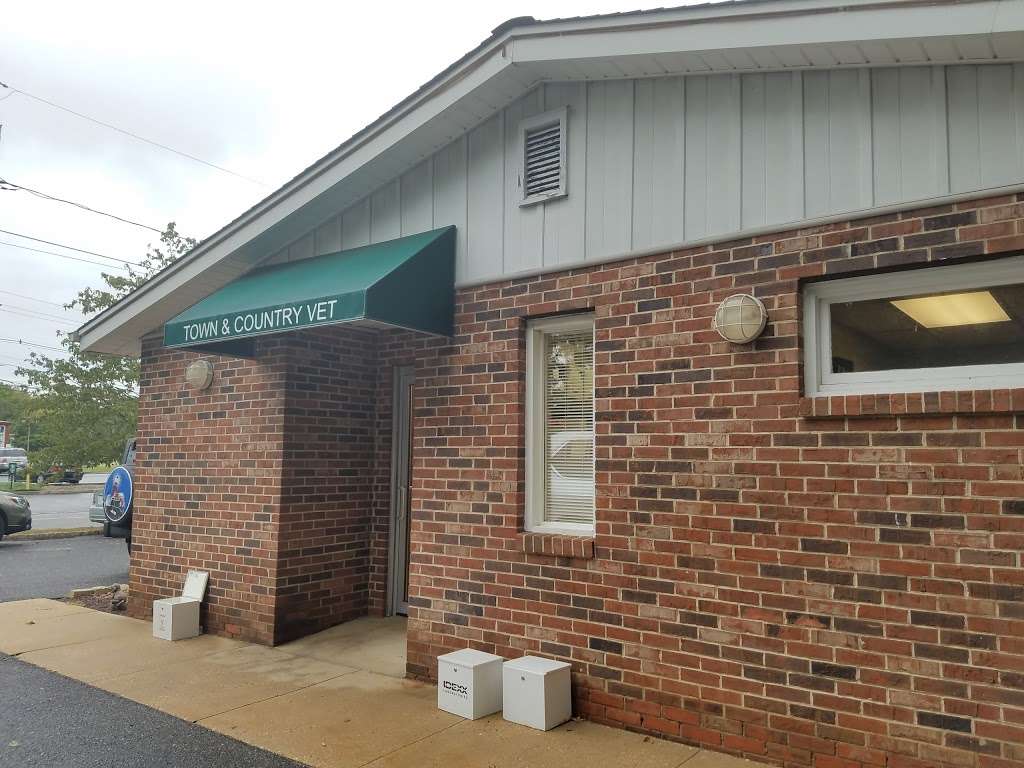 Town & Country Veterinary Services | 12 Franklin Ln, Manalapan Township, NJ 07726 | Phone: (732) 431-5454