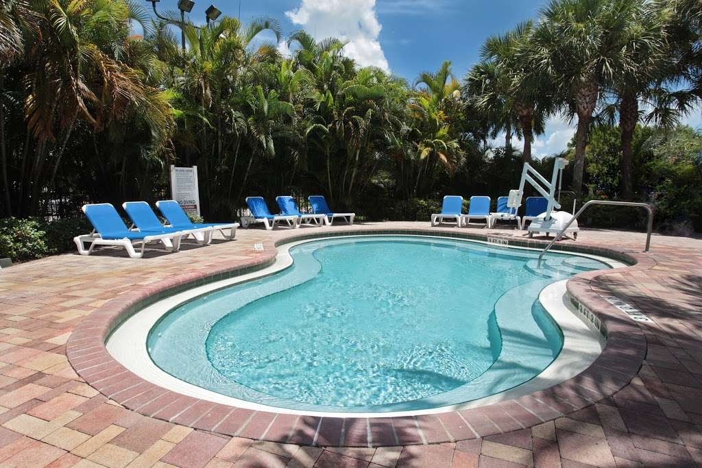 Vacation Village at Weston | 16461 Racquet Club Rd, Weston, FL 33326 | Phone: (954) 217-0162