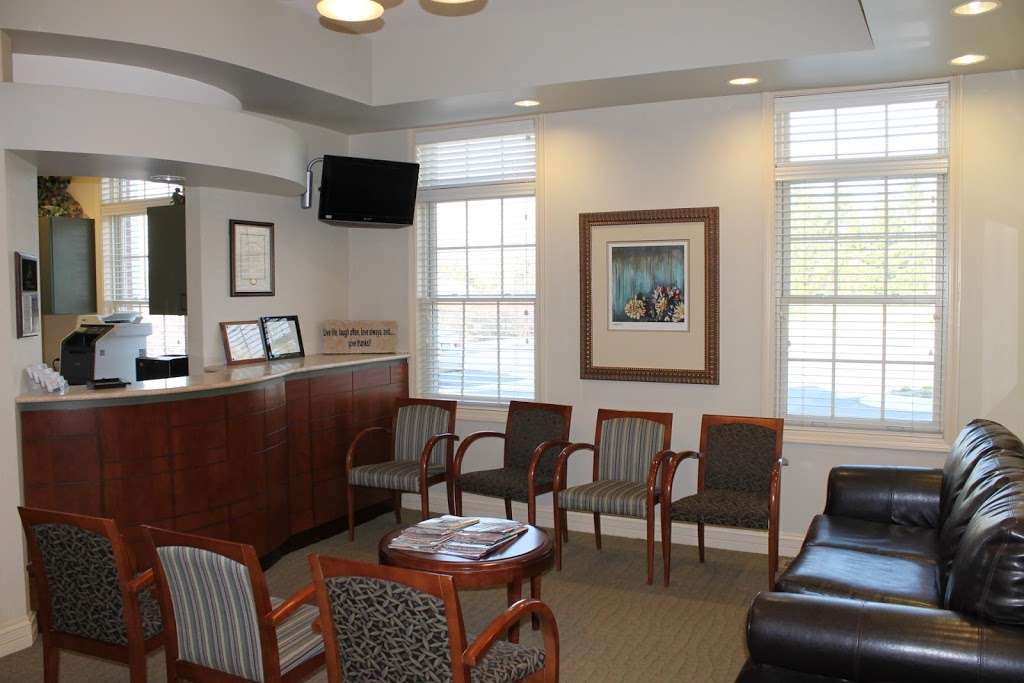 Hawthorn Woods Family Dental Care | 60 Landrover Parkway Suite A, Hawthorn Woods, IL 60047, USA | Phone: (847) 550-5000