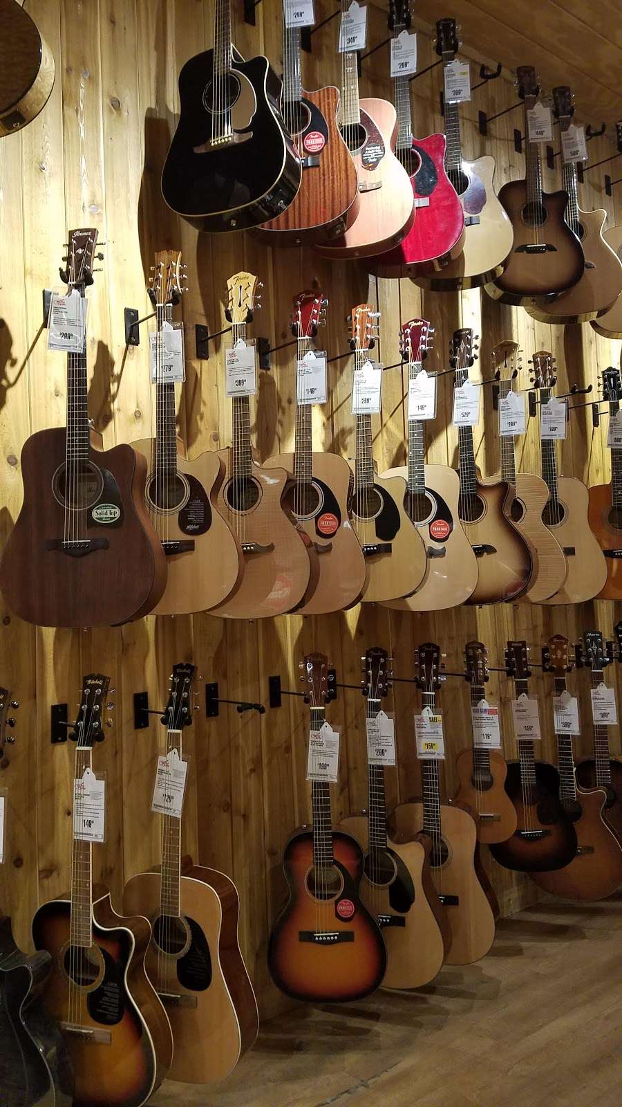 Guitar Center | 24370 Village Walk Pl, Murrieta, CA 92562, USA | Phone: (951) 698-9200