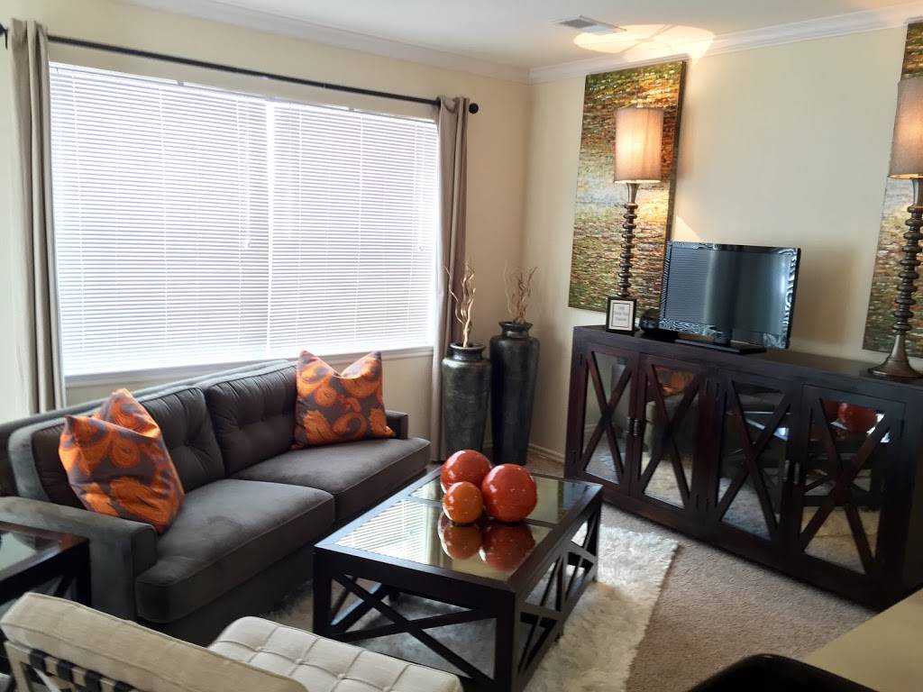 Quail Landing Apartment Homes | 14200 N May Ave, Oklahoma City, OK 73134 | Phone: (405) 759-5414