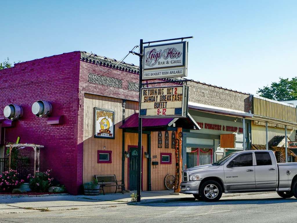 Gigs Place | 220 E Locust St, Fairbury, IL 61739, USA | Phone: (815) 692-3302