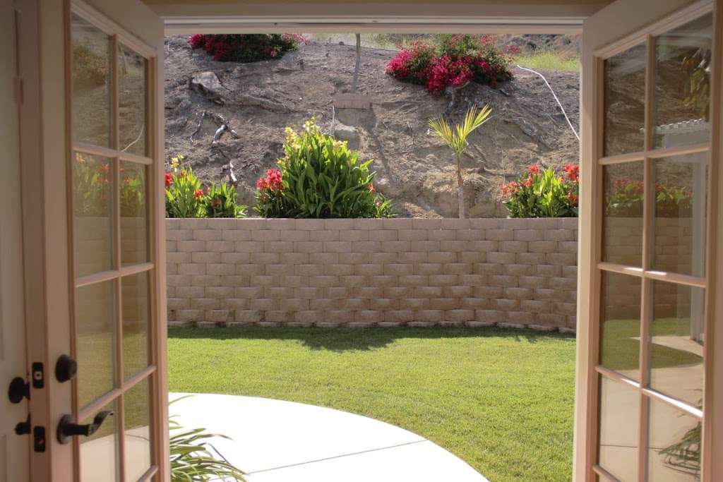Angels on Tracy - Embracing Seniors | 729 N Muirfield Ave, Simi Valley, CA 93065, USA | Phone: (805) 404-5201
