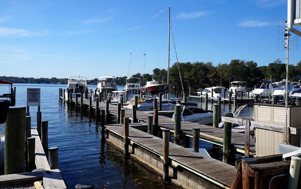 Oak Grove Marina | 2820 Solomons Island Rd, Edgewater, MD 21037, USA | Phone: (410) 266-6696