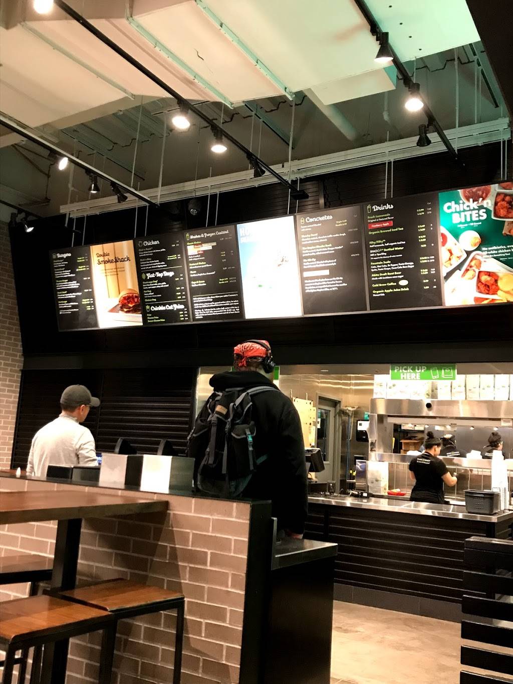 Shake Shack | 35 Richmond Terrace Space 323, Staten Island, NY 10301, USA | Phone: (929) 473-9132