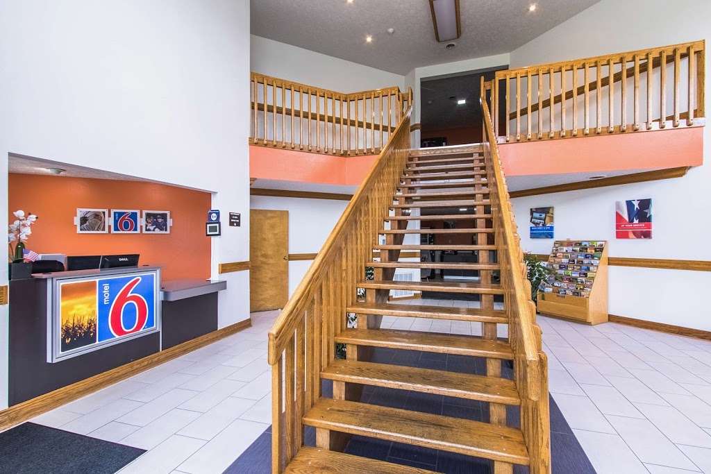 Motel 6 Cloverdale In - Greencastle | 924 N Main St, Cloverdale, IN 46120, USA | Phone: (765) 795-3000