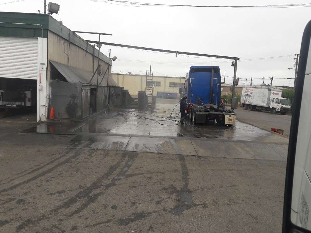 SF Oakland Truck Stop | 8255 San Leandro St, Oakland, CA 94621, USA | Phone: (510) 569-1624