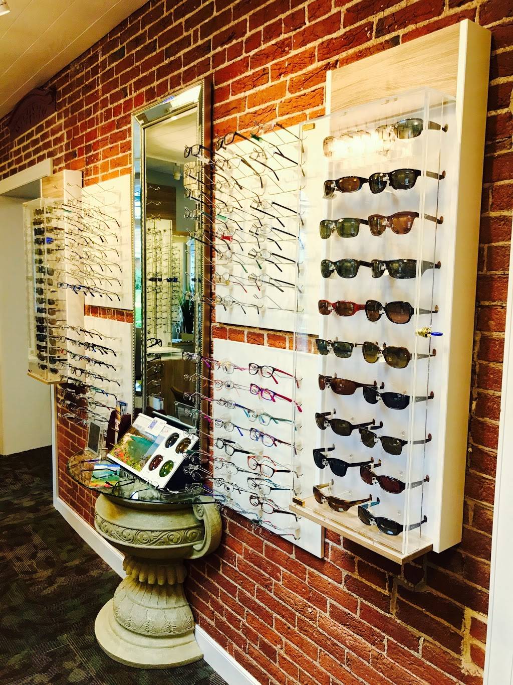 Optometric Associates | 117 W Main St, New Holland, PA 17557, USA | Phone: (717) 354-2020