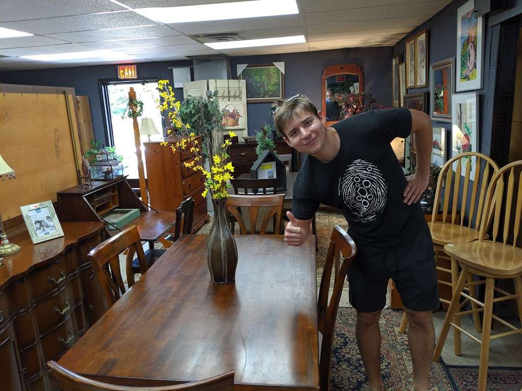 Quality Pre-Loved Furniture & More! | 625 Daniel Webster Hwy, Merrimack, NH 03054, USA | Phone: (603) 732-7200